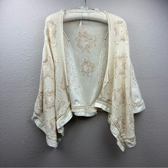 Free People Sweaters - NWOT Free People Wool Angora Blend Knit Cape Poncho Ivory Sz XS/S